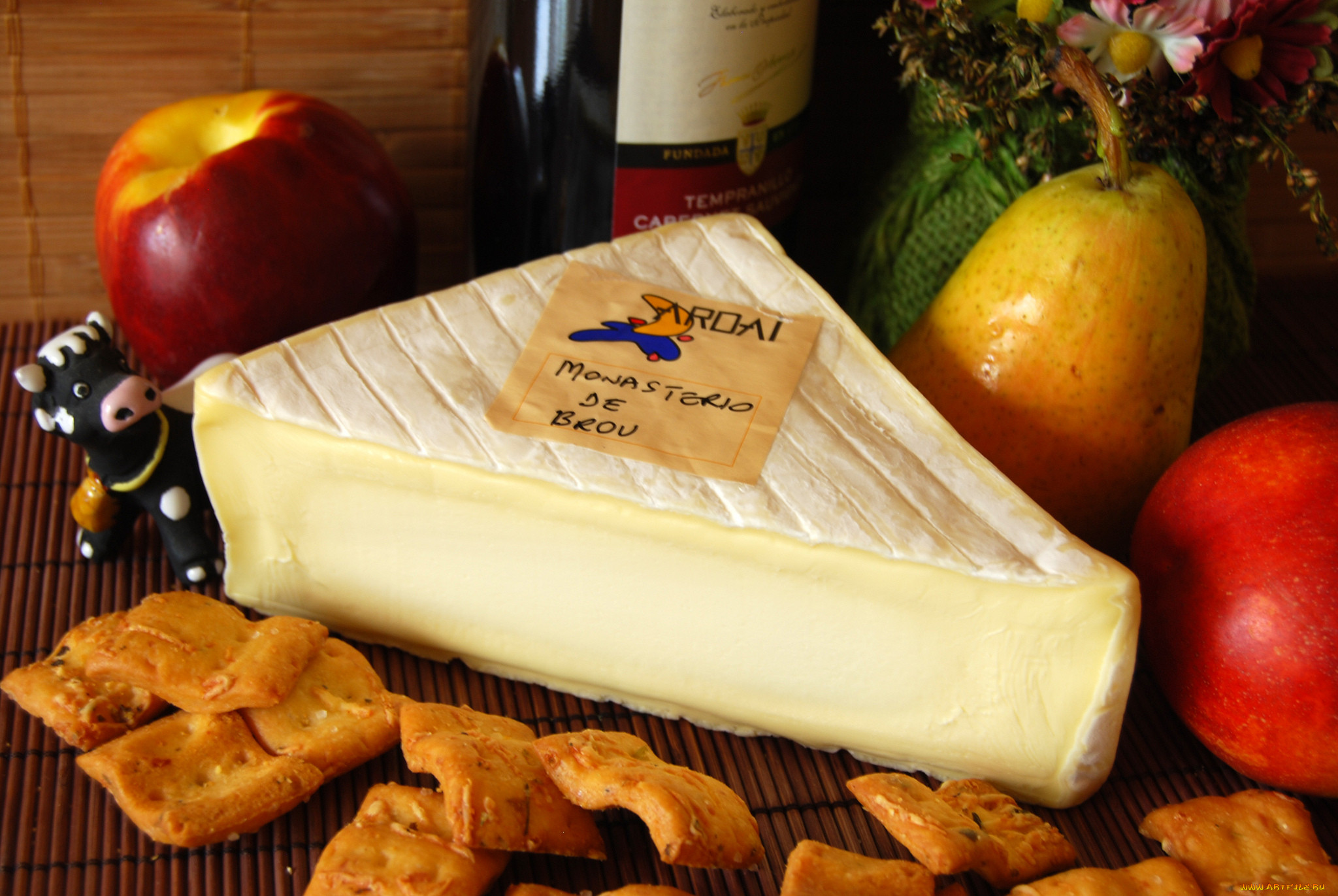 Источники насыщенных жиров колбасы сыр. Сыр Бри с макаронами. Фестиваль еды сыр. Какое питание сыр Мона.
